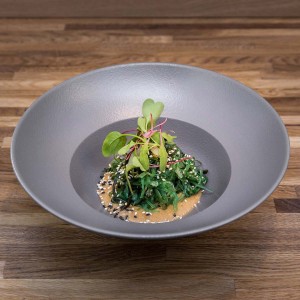 Jūraszāļu salāti ar riekstu mērci